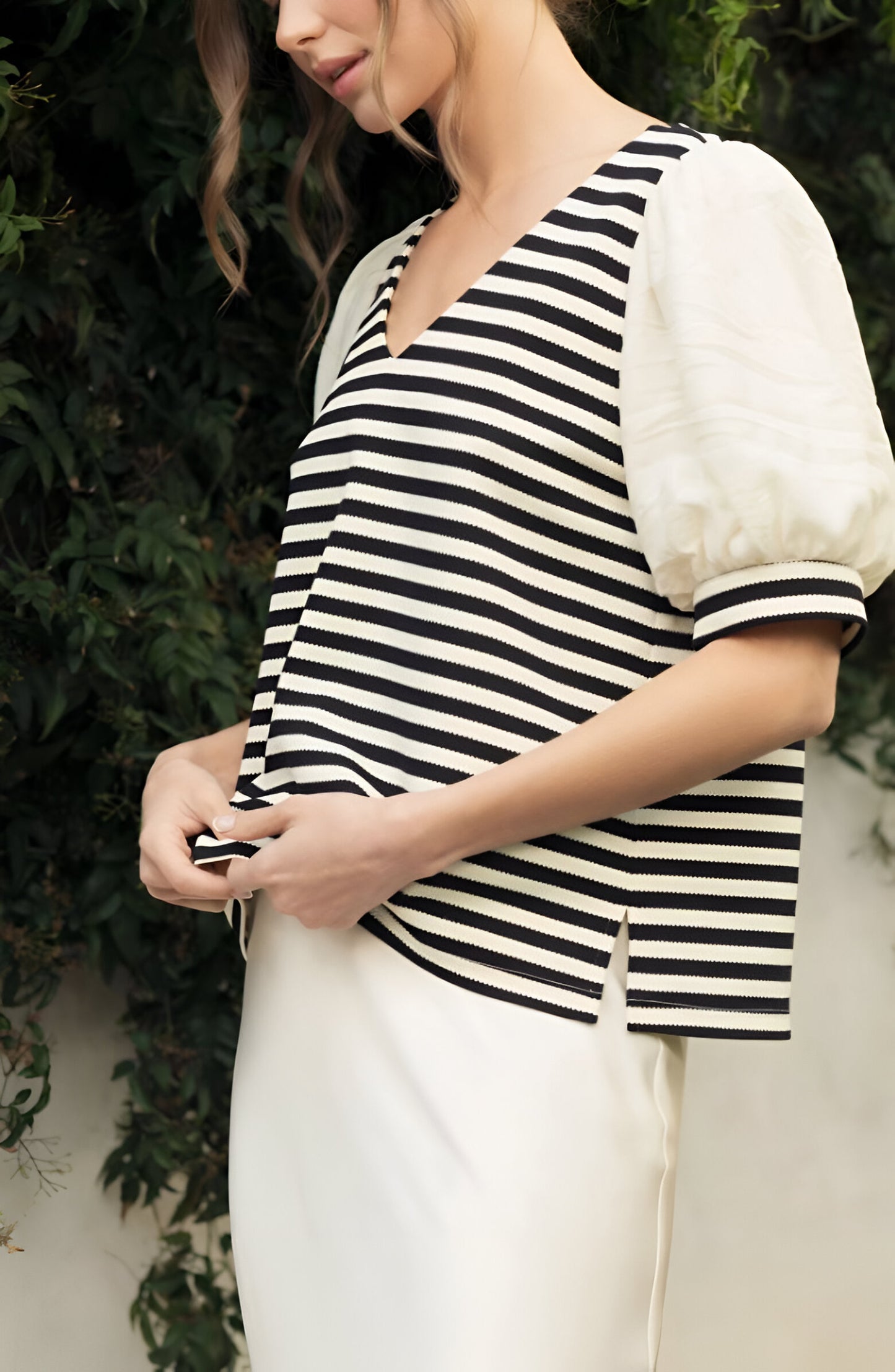 Black and White Puff Sleeve V-Neck Knit Top