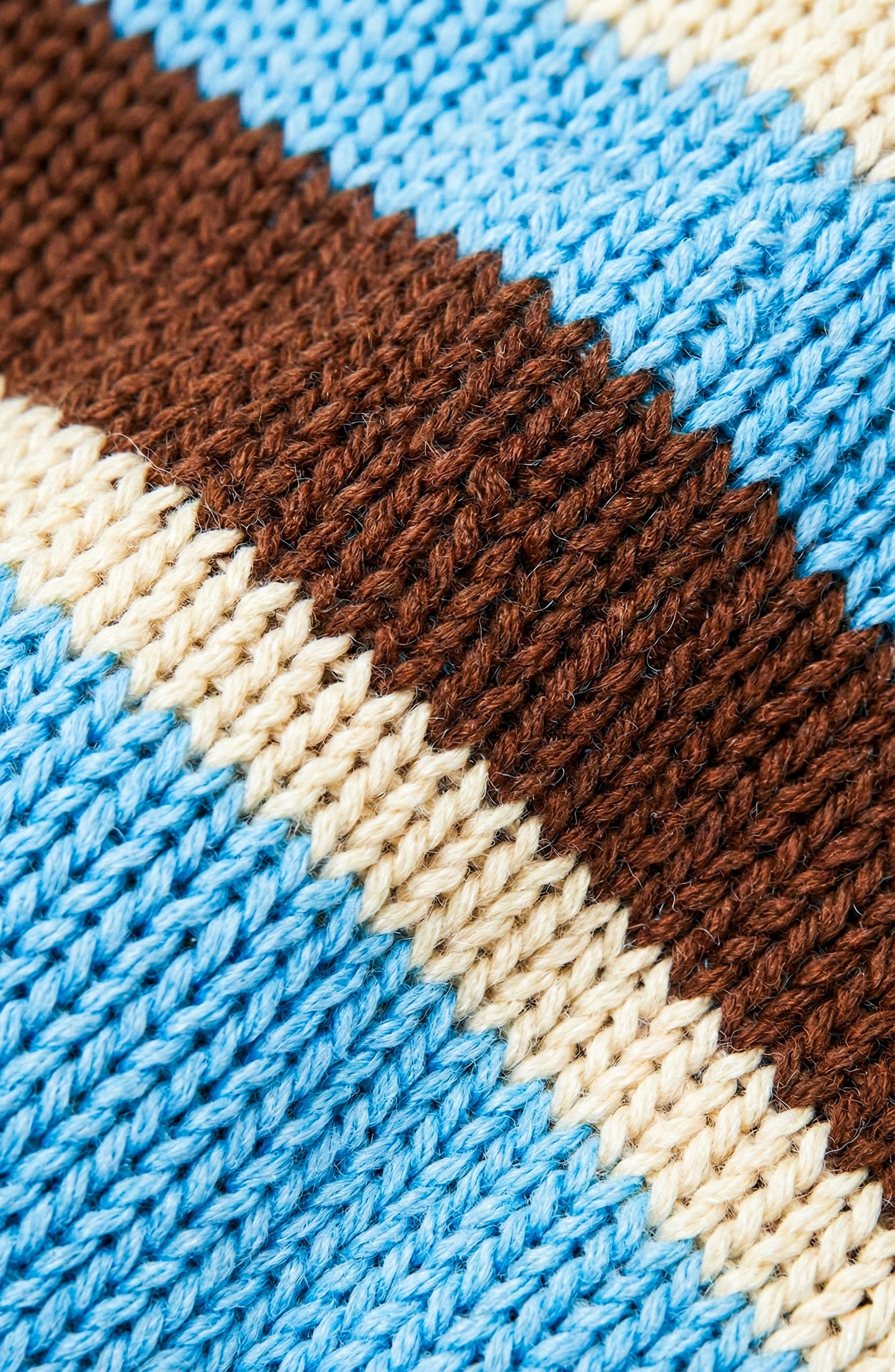 Sleeveless Knit Top with Stripe Pattern and Ruffle Hem