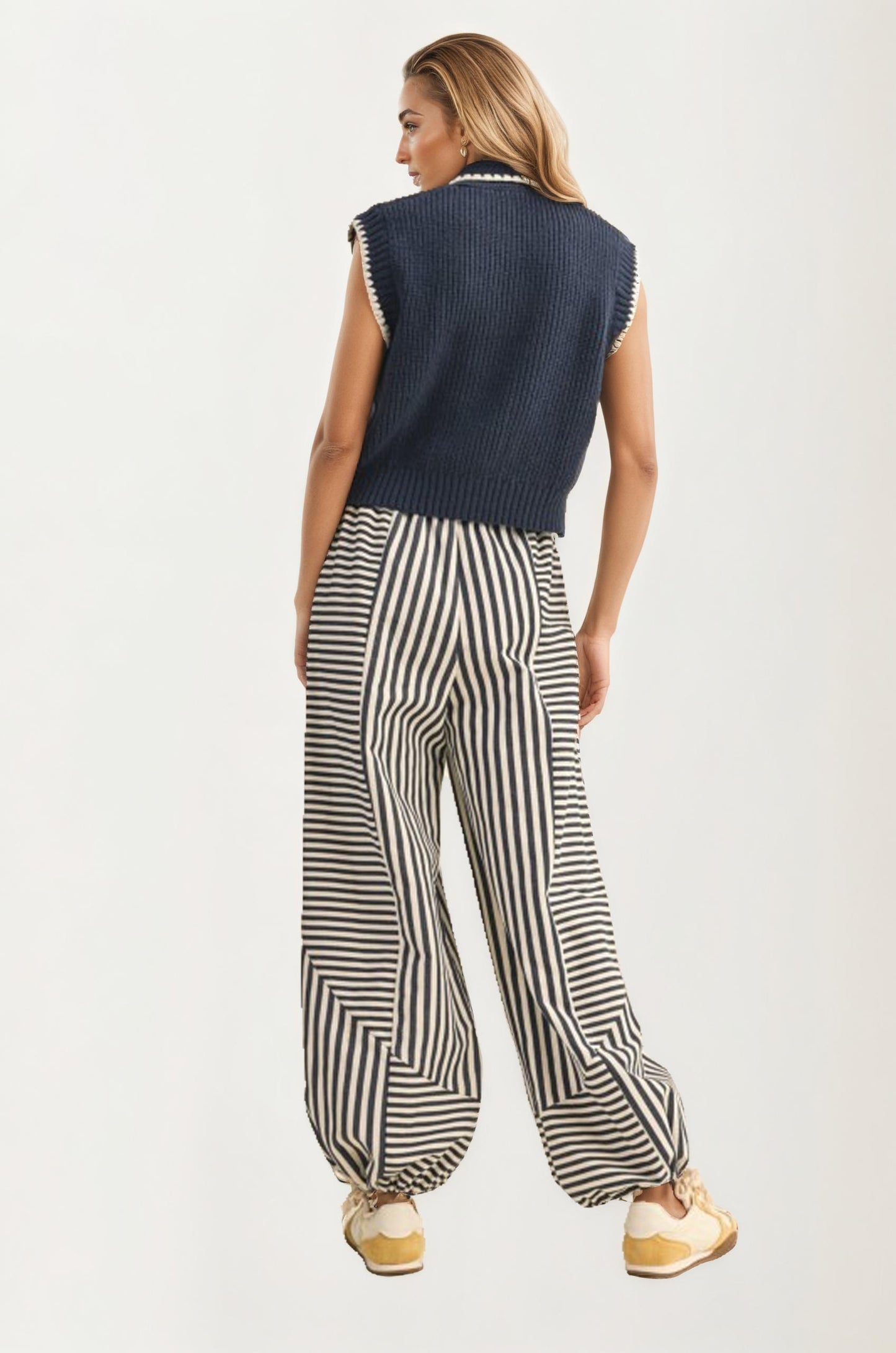 Sleeveless Knit Vest with Oversized Bow Collar and Contrast Trim